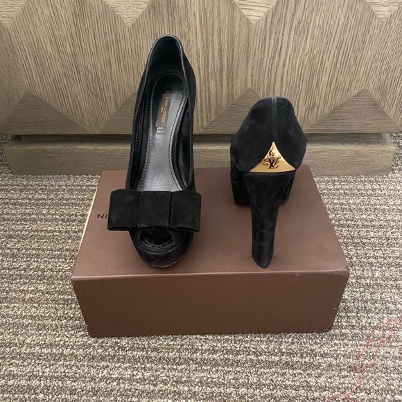 Louis Vuitton Shoes - Louis Vuitton Suede Pumps with Large Bow